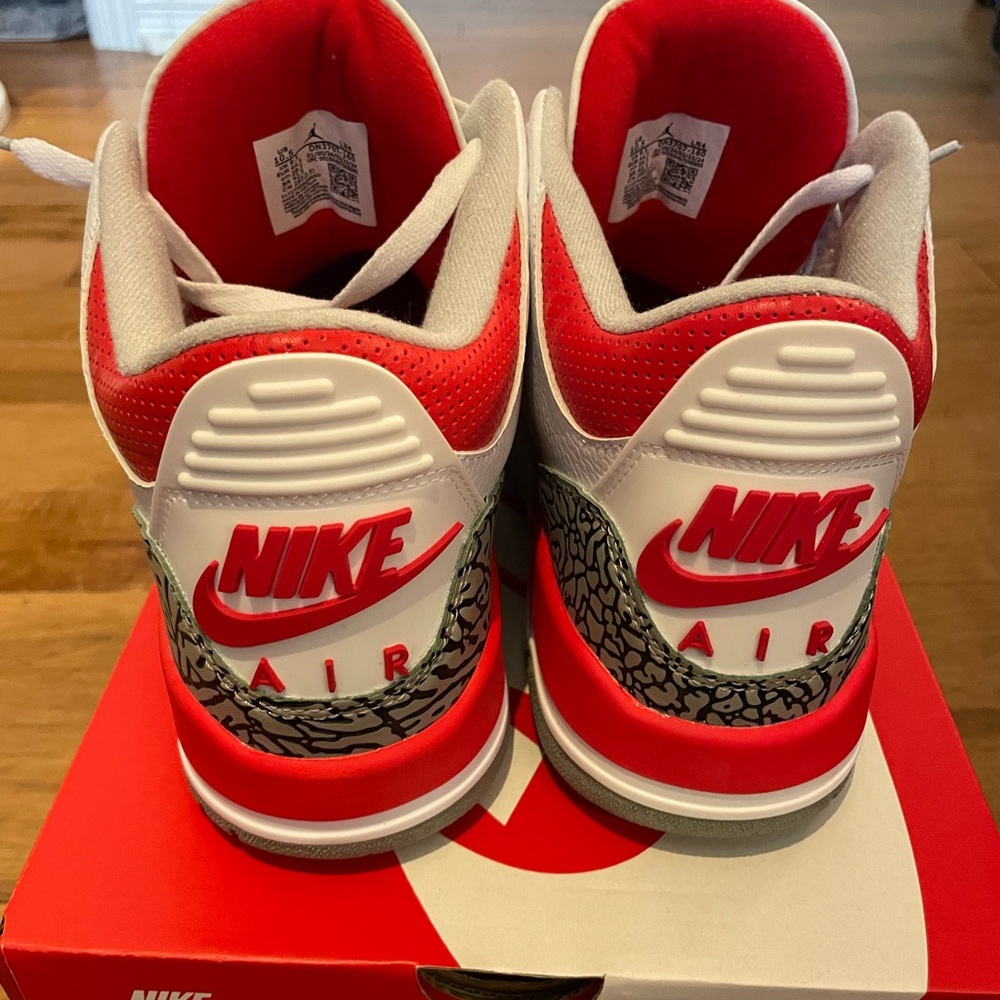 Air Jordan 3 White and Red - Picture 2 of 4
